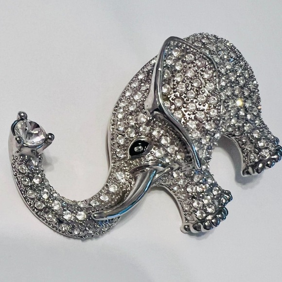 Vintage Figural Elephant Brooch‎ Pin 4" Trunk Up Rhinestones Silver Tone Safari - Picture 3 of 8